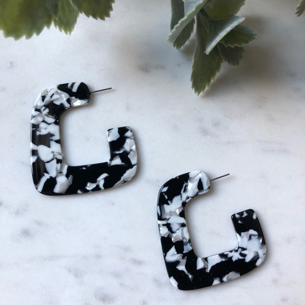 The Emery - Acrylic Geometric Hoops - Picture 2 of 3